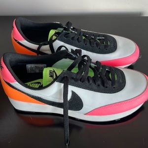 NIKE Women's Walking Shoe